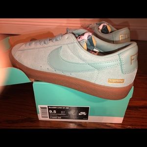 BRAND NEW SUPREME x SB Blazer Low GT